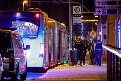 Beamte nach dem Angriff in Chemnitz.