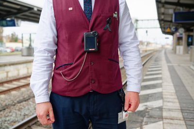 Zugbegleiter sollen künftig mit Bodycams ausgerüstet werden.