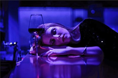 War da außer Wein noch etwas anderes im Glas? 