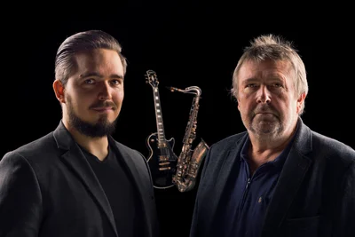 Paul (links) und Gerd Ulbricht bestreiten das neue Programm „Brücken im Fluss“ für Das Chemnitzer Kabarett.