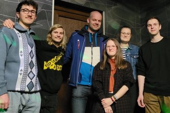 140 Schläge in der Minute - "Alle werden respektiert." Matthias (22), Jonas (23), Karsten (44), Rebekka (21), Renée und Marcus (22) sind Teil der "Szene" und besuchen den Treff regelmäßig. 
