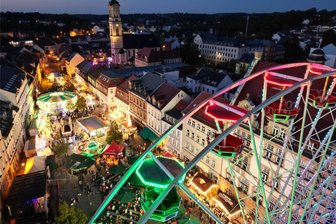 15.000 Besucher feiern beim Volksfest in Werdau - Eine atemberaubende Kulisse bot das Volksfest in den Abendstunden. Drei Tage lang wurde in Werdau gefeiert.