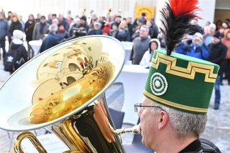 15.000 Sänger in Aue gesucht: „Freie Presse“ startet Steigerlied-Wette zum Tag der Sachsen - Zum Tag der Sachsen in Aue geht es musikalisch zu. 15.000 Besucher sollen am 2. September gemeinsam das Steigerlied singen.