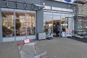 15 Einbrüche in nur einem Monat: Täter will vom Zwickauer Landgericht mildere Strafe - In diesen Tabakladen an der Scheffelstraße brach der Angeklagte gleich zweimal ein, ließ hier insgesamt Zigaretten im Wert von 1500 Euro mitgehen.