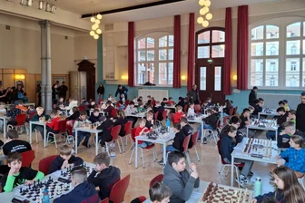 15. Grundschulturnier im Vogtland: Schach im Harry-Potter-Style - So sieht das aus, wenn der Schachnachwuchs im Vogtland aktiv ist. Das Bild entstand kürzlich beim U-12-Cup in der Reichenbacher Friedensschule.