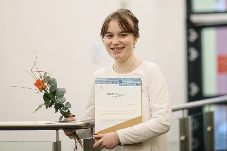 15-Jährige aus Hilmersdorf räumt mit Poesie bei Literaturwettstreit ab - Vanessa Schreiter erhielt den Förderpreis Mundart. 