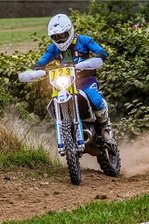 15-jähriger Motorradpilot aus Schlettau will in der Szene des Hardenduros mitmischen - Raven Lippold liebt es, schnell durch Gelände zu preschen.