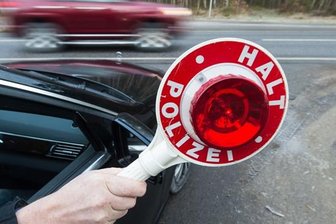 15-Jähriger nimmt Mietwagen der Familie - und baut Unfall - 