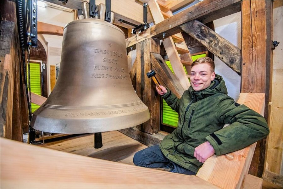 15-Jähriger schlägt neue Glocken in Niederzwönitzer Kirche an - Am Ostersonntag durfte Willy Seidel um 6 und 16 Uhr die neuen Glocken in der St. Johanniskirche in Niederzwönitz symbolisch anschlagen. 
