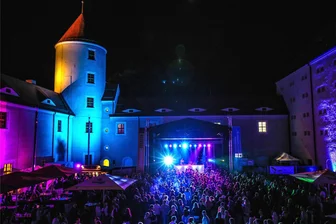 15 Jahre Sommernächte: Darauf können sich die Freiberger freuen - Die Ü30-Party im Schloss Freudenstein in Freiberg ist für viele ein fester Termin im Kalender.