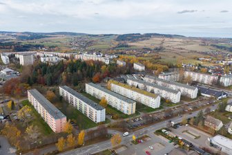 15 Millionen Euro für Plattenbaugebiet im Erzgebirge: Diese Sorgen treiben die Bewohner um - Leerstand, Überalterung, Migration und kulturelle Spannungen gehören zu den Herausforderungen im Barbara-Uthmann-Ring (Foto) und angrenzenden Adam-Ries-Gebiet in Annaberg-Buchholz.
