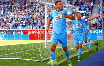15 starke Minuten reichen CFC zum Sieg - Torschütze Daniel Frahn (links) und Dennis Grote bejubeln mit den Fans das 1:0 im Westsachsenderby gegen den FSV Zwickau.