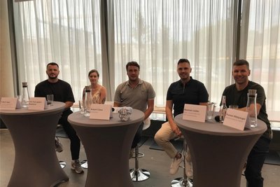 Saßen im Podium: Experte Volkan Ugur, Simone Schneider (CFC-Fans gegen Rassismus), Moderator Robert Clauß, CFC-Aufsichtsrat Norman Löster und Thomas Hitzlsperger (Foto von links).
