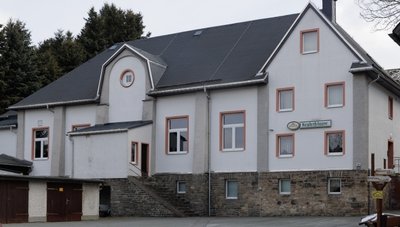 Die Turnhalle in Neudorf soll grundsaniert werden. Dafür hat die Gemeinde Sehmatal dieses Jahr Ausgaben von 621.800 Euro geplant. 