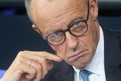 Bundeskanzler Friedrich Merz (CDU) hat das mit dem Koalitionspartner SPD vereinbarte Rentenpaket bei der Generaldebatte im Bundestag verteidigt.