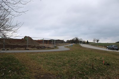 Der Markt entsteht direkt an der Bundesstraße 169 in Richtung Hundshübel.