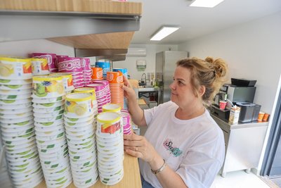In Susis Eisgarten wird das Eis gespachtelt wie in Italien.