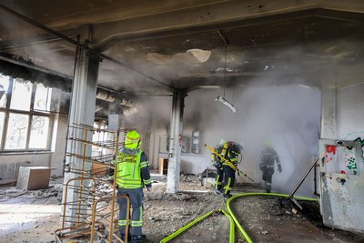 Im Inneren des riesigen Gebäudes lauern viele Gefahren, einige Bereiche sind einsturzgefährdet.