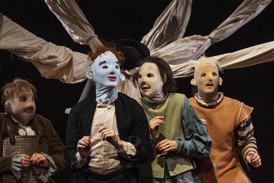 Szene aus "(K)Ein Sommernachtstraum" der Compania Sincara aus Leipzig.