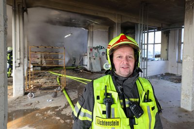 Lichtensteins Wehrleiter René Klein schickt seine Leute ungern in die alte Fabrik.