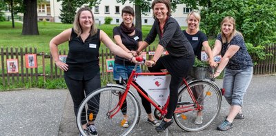 Rebecca Reinhardt (von links), Bianca Mai, Melanie Wallukat-Samtleben, Claudia Lau und Anja Nitzsche-Frühauf vermitteln von Rochlitz aus Freiwillige an Einrichtungen in ganz Sachsen.