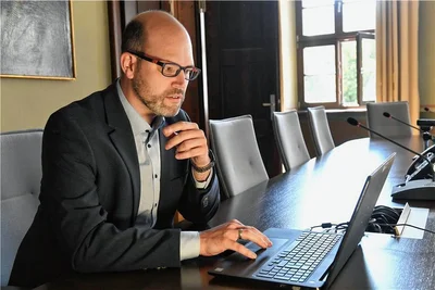 Kann jetzt wieder besser schlafen als direkt nach dem Angriff: Dr. Felix Eckhofer, der IT-Sicherheitsexperte der Bergakademie Freiberg. 