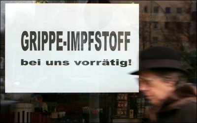 Vor dem Hintergrund der Vogelgrippe, die bisher als wahrscheinlichster Auslöser einer neuen Grippe-Pandemie galt, gibt es in Deutschland seit 2005 einen Nationalen Pandemieplan. Darin wird auch empfohlen, dass für mindestens 20 Prozent der Bevölkerung Vorräte an antiviralen Mitteln wie Tamiflu angelegt werden. (Archivfoto)