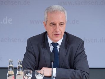 Stanislaw Tillich während einer Pressekonferenz in Dresden.
