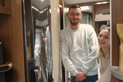 Den Wohnwagen hat die junge Familie Dennis Vater abgekauft.