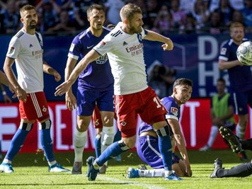             Hamburgs Aaron Hunt trifft zum 4:0.