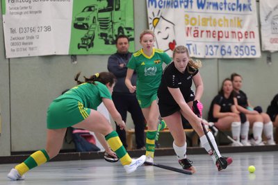 Marie Rothmund (rechts) hat beim Sieg am Sonntag alle vier Tore für Meerane erzielt. Das Foto zeigt sie beim Heimspiel aus der Vorwoche gegen den Tresenwalder HC.