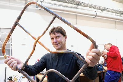 Handwerksmeister Jens Bochnig in seiner Lehrwerkstatt.