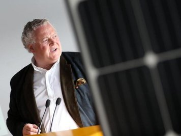 An der Spitze der neu gegründeten Solar-World Industries GmbH steht der einstige Solarworld-Gründer Frank Asbeck..