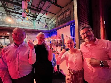 Andreas Pitsch, seine Schwägerin Kathleen Morgenstern, Nicole Lehmann und ihr Lebensgefährte Thomas Beneking (v.l.) tanzten zu brasilianischer Brassmusik.