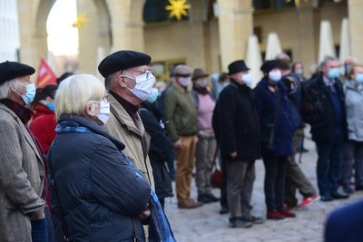 Rund 200 Menschen gedachten am Mittwochnachmittag des Chemnitzer Ehrenbürgers.