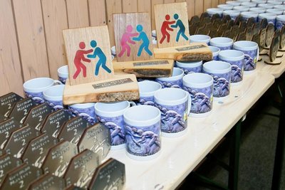 Urkunden, Pokale und Sonderpreise waren in außergewöhnlichen Designs mit viel Aufwand gestaltet worden. 