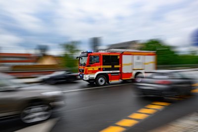 An einer Baustelle wurde der Feuerwehrmann im Einsatz mit 69 Kilometern pro Stunde geblitzt, erlaubt war Tempo 30. (Symbolbild)