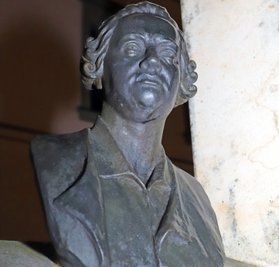 Bislang gibt es in Freiberg eine Büste auf dem nach Michael Lomonossow benannten Platz, die an den russischen Universalgelehrten erinnert.
