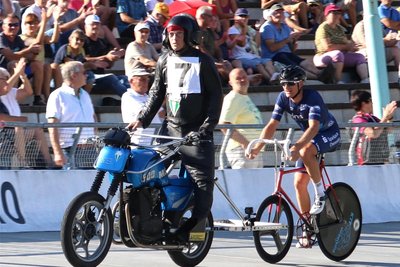 Robert Retschke wurde hinter Holger Ehnert auf der Radrennbahn Chemnitz souverän Deutscher Steher-Meister.