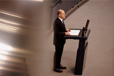 Bundeskanzler Olaf Scholz (SPD) hat am Mittwoch im Bundestag seine erste Regierungserklärung abgegeben. Er nutzte die Gelegenheit, um für die Vorhaben seiner Ampelkoalition zu werben. 