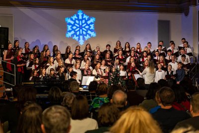 Bei den Weihnachtskonzerte des Gymnasiums erklangen sowohl klassische wie auch moderne oder rockige Stücke.