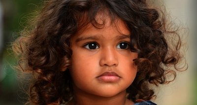... und ein tiefer Kinderblick. Nur drei von Tausenden Thieme-Momenten.