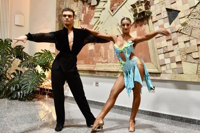 Lilli Retzbach und Philipp Diaz traten als eines von 15 Tanzpaaren in Limbach an.