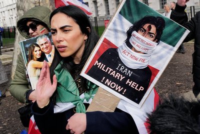 Ein Teil der iranischen Diaspora, wie hier in London, verbindet mit dem Iran-Krieg die Hoffnung auf einen Regimewechsel.