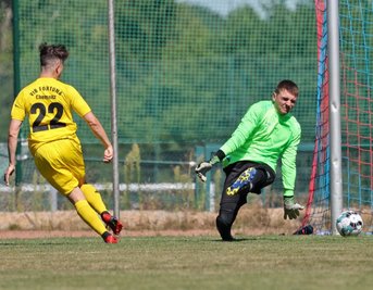 Der Plan, defensiv erst mal gut zu stehen, ging ordentlich schief: Bereits nach zwei Minuten wurde MSV-Keeper Tim Höbald das erste Mal von Fortuna-Angreifer Chris Meier überwunden. 