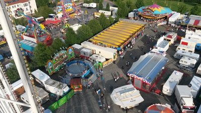 Der Rummelplatz von oben. Fotografiert aus dem Riesenrad. 