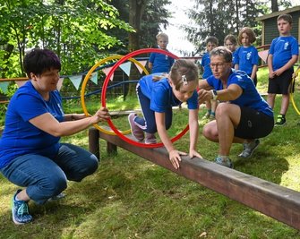 In der Kindertagesstätte Sportmäuse arbeitet Caroline Kuge (l.) als Leiterin und Romi Lippmann (r.) seit Beginn als Erzieherin. 