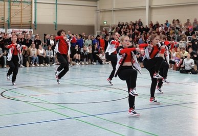 Die Tänzerinnen und Tänzer von M.I.D. (in Aktion) bescherten der TSG Rubin einen dritten Platz bei den sogenannten Small Groups. 