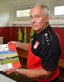 Andreas Bilz will die Chronik des VfB Zöblitz, die anlässlich 95 Jahre Fußball entstand, nun ergänzen. Dabei kann er auch den lang ersehnten Umbau des Sportlerheims thematisieren. 