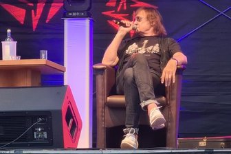 150 Fans bei Lesung mit Dieter "Maschine" Birr in Schloss Freudenstein -